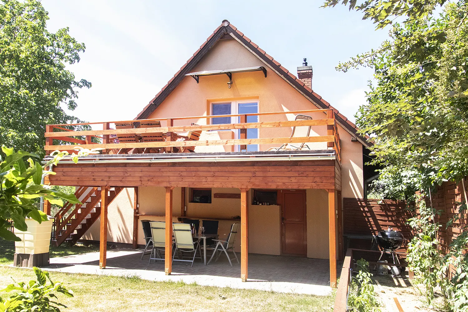 A Telihold Apartman nappalija